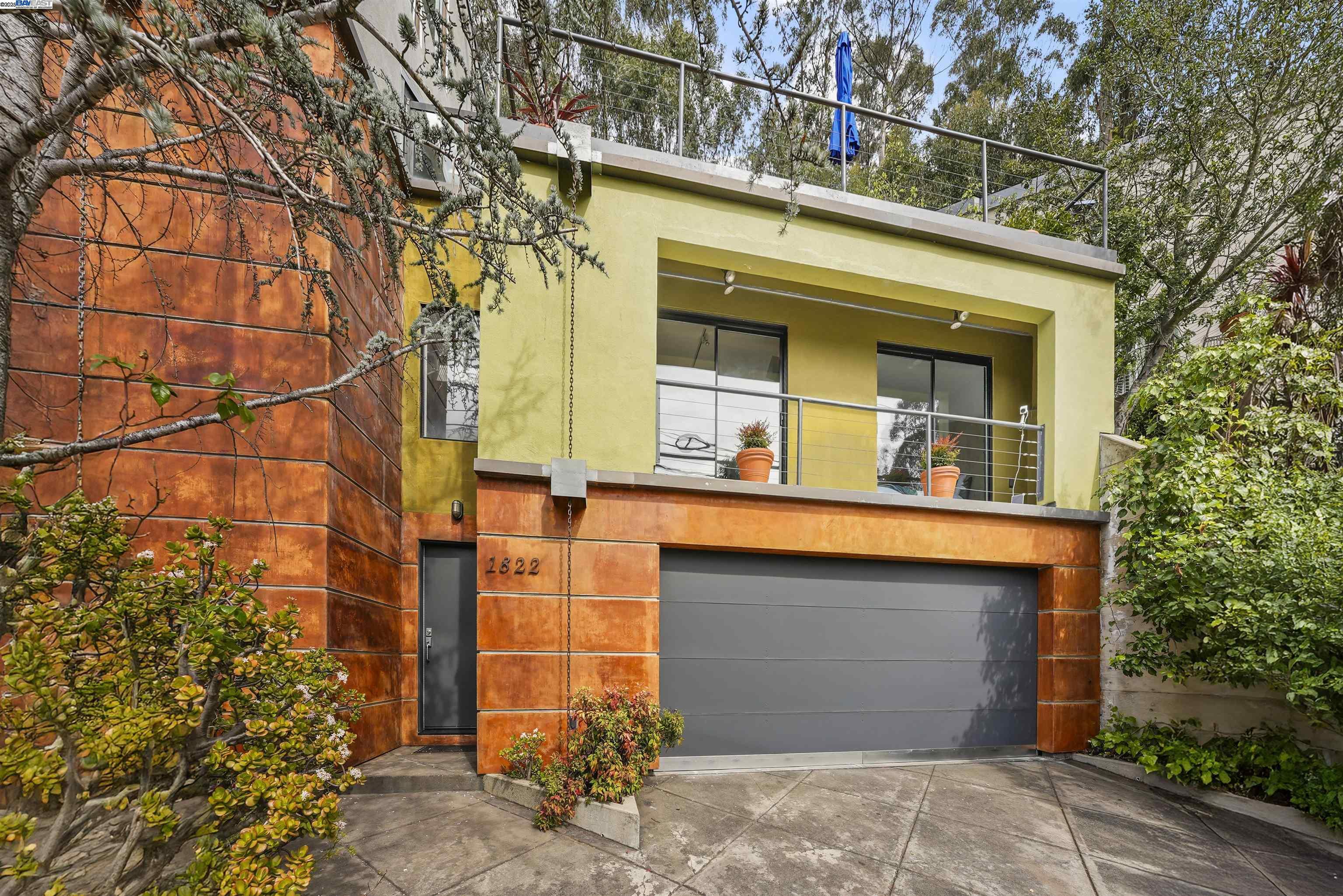 Property Photo:  1822 Arrowhead Dr  CA 94611 