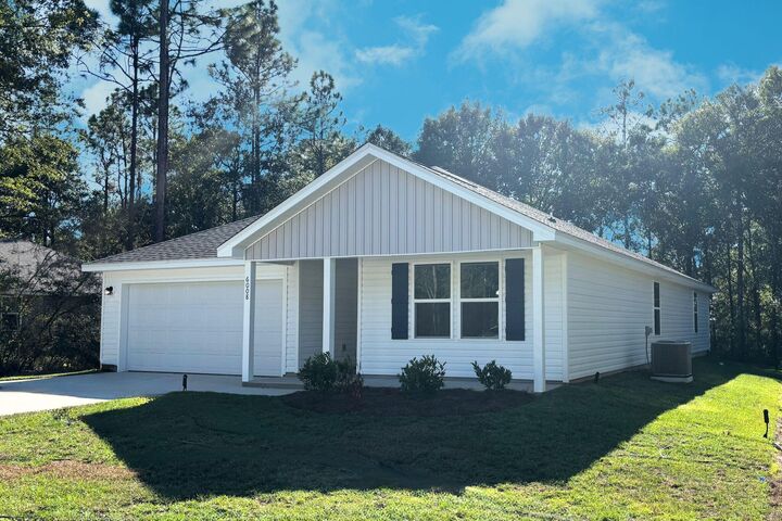 Property Photo: 6008 Hidden Knoll Court FL 32539