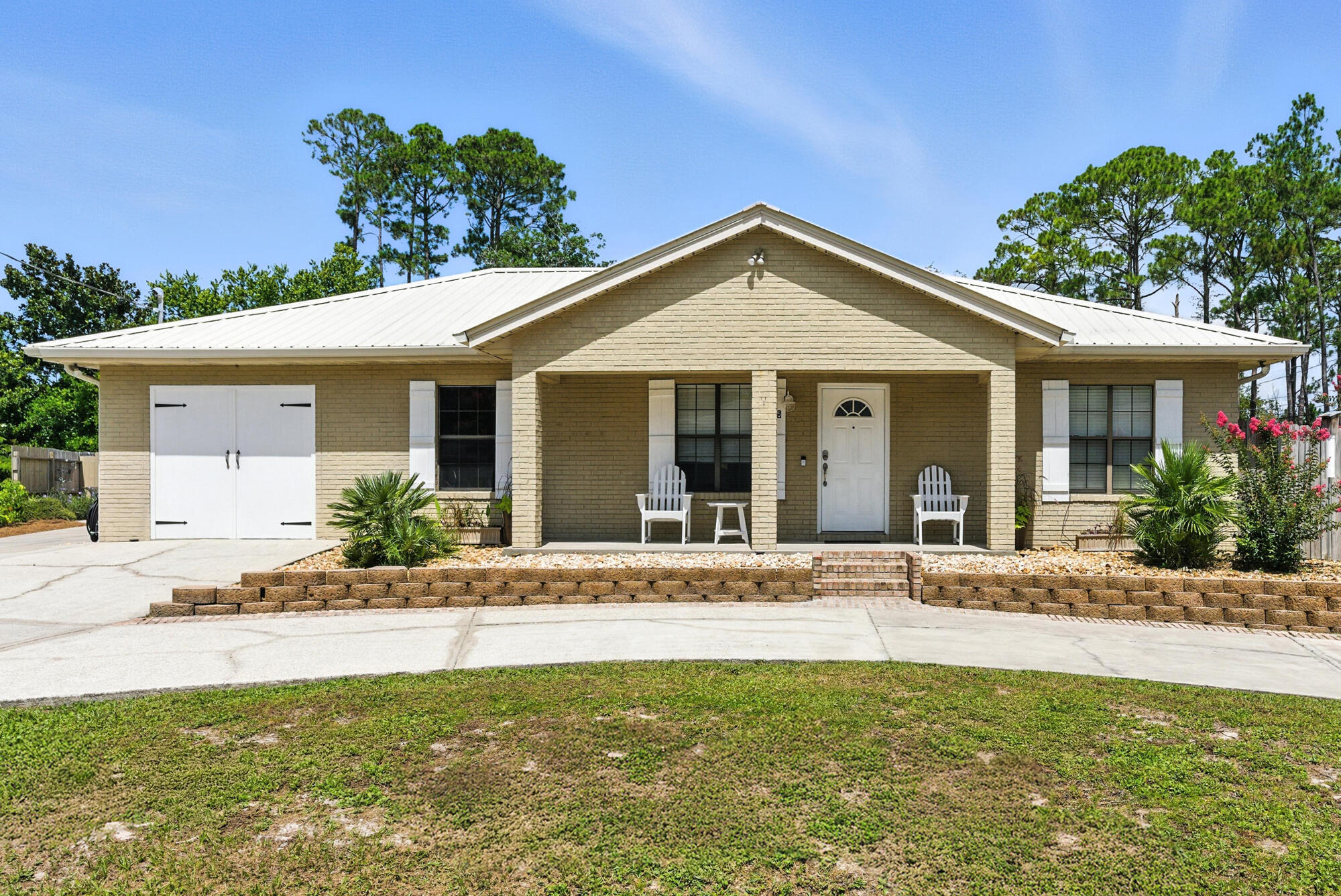 Property Photo: 505 Burnham Avenue FL 32413