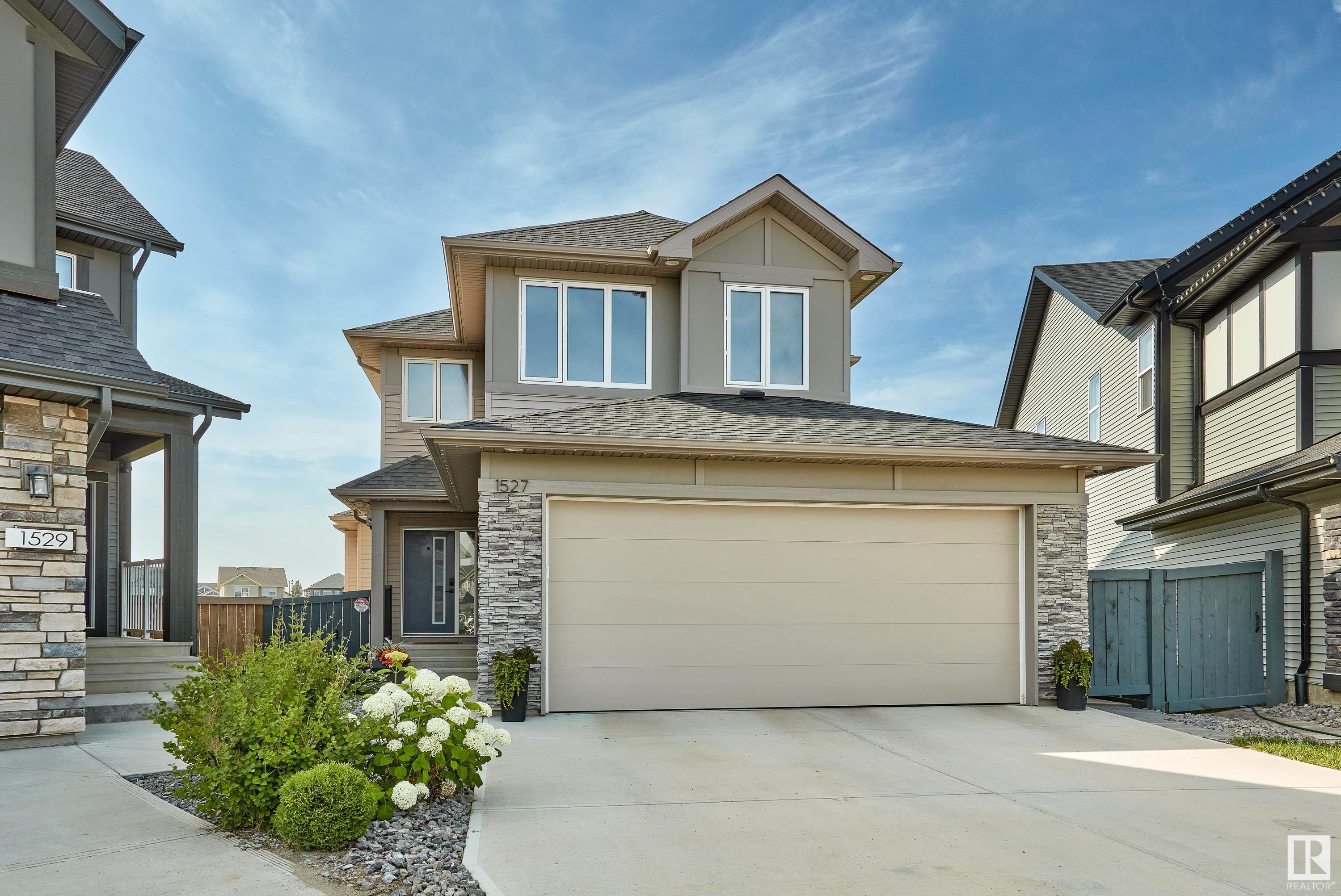 1527 Darby Bay SW  Edmonton AB T6W 4N5 photo