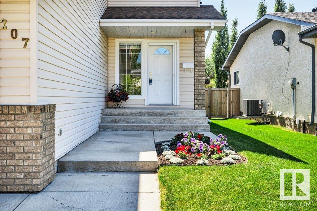 Property Photo:  207 Bancroft Close NW  AB T5T 6B5 