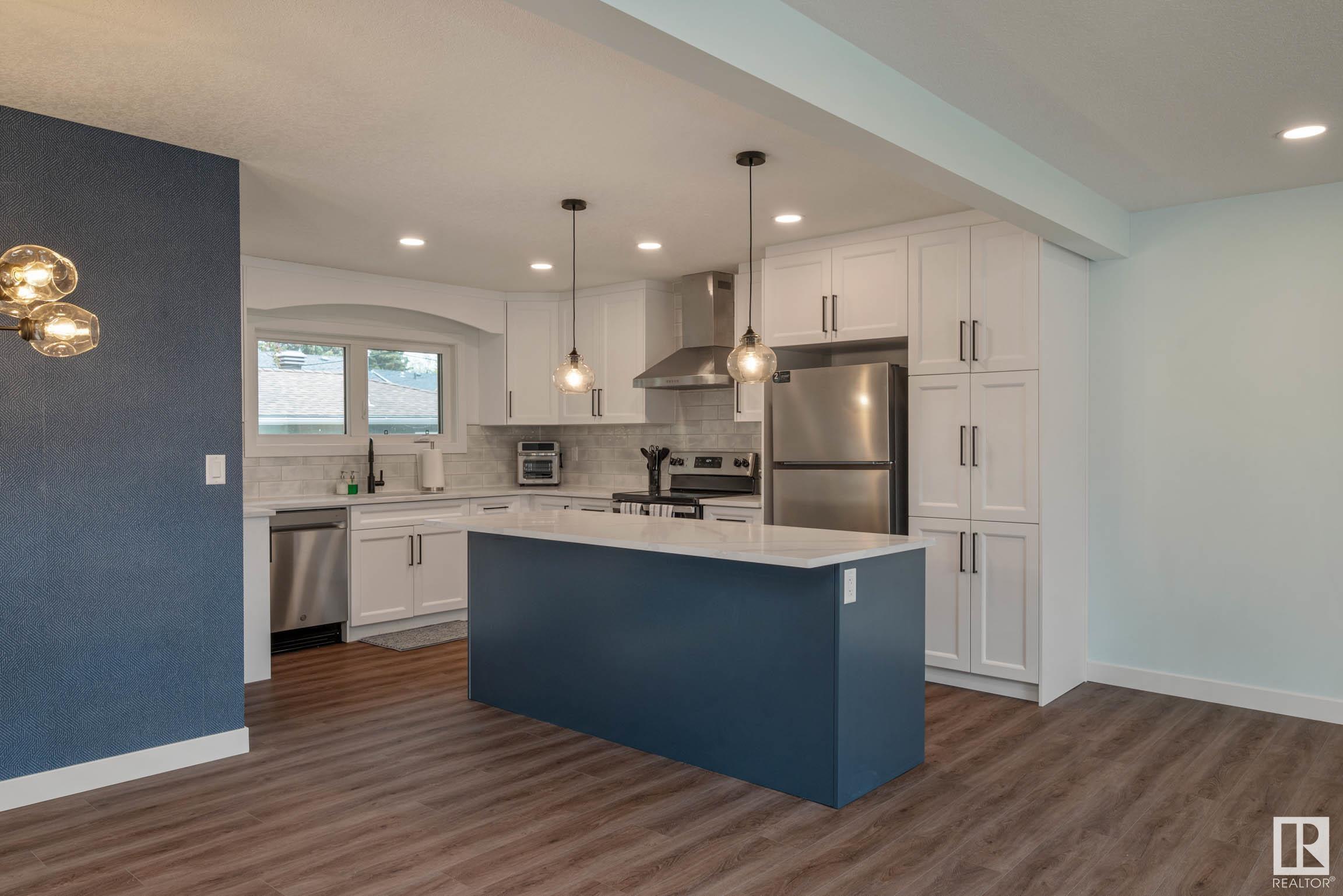 Property Photo:  14622 95 Avenue NW  AB T5N 0B3 
