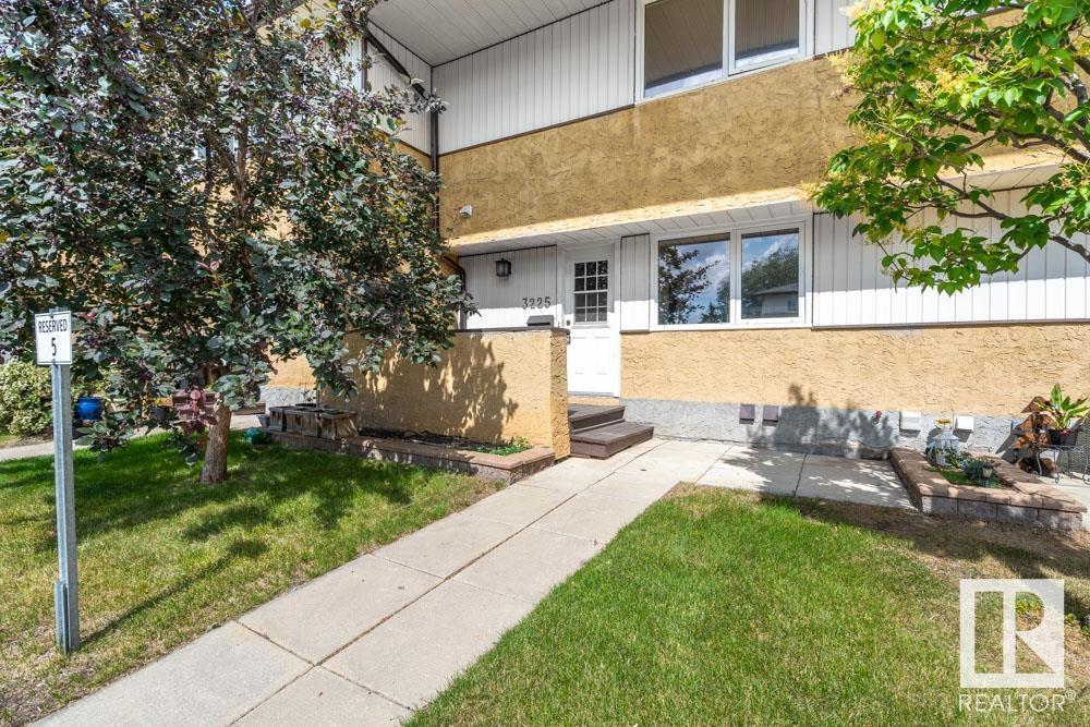 3225 139 Avenue NW  Edmonton AB T5Y 1T2 photo