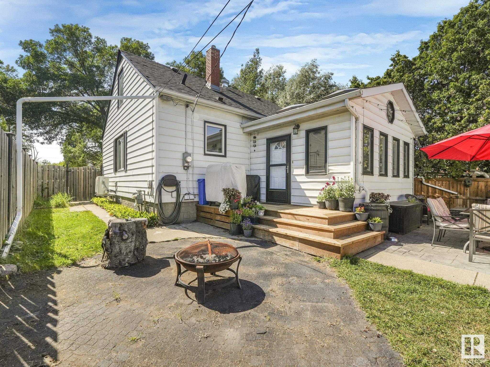 Property Photo:  11421 71 Street NW  AB T5B 1V8 