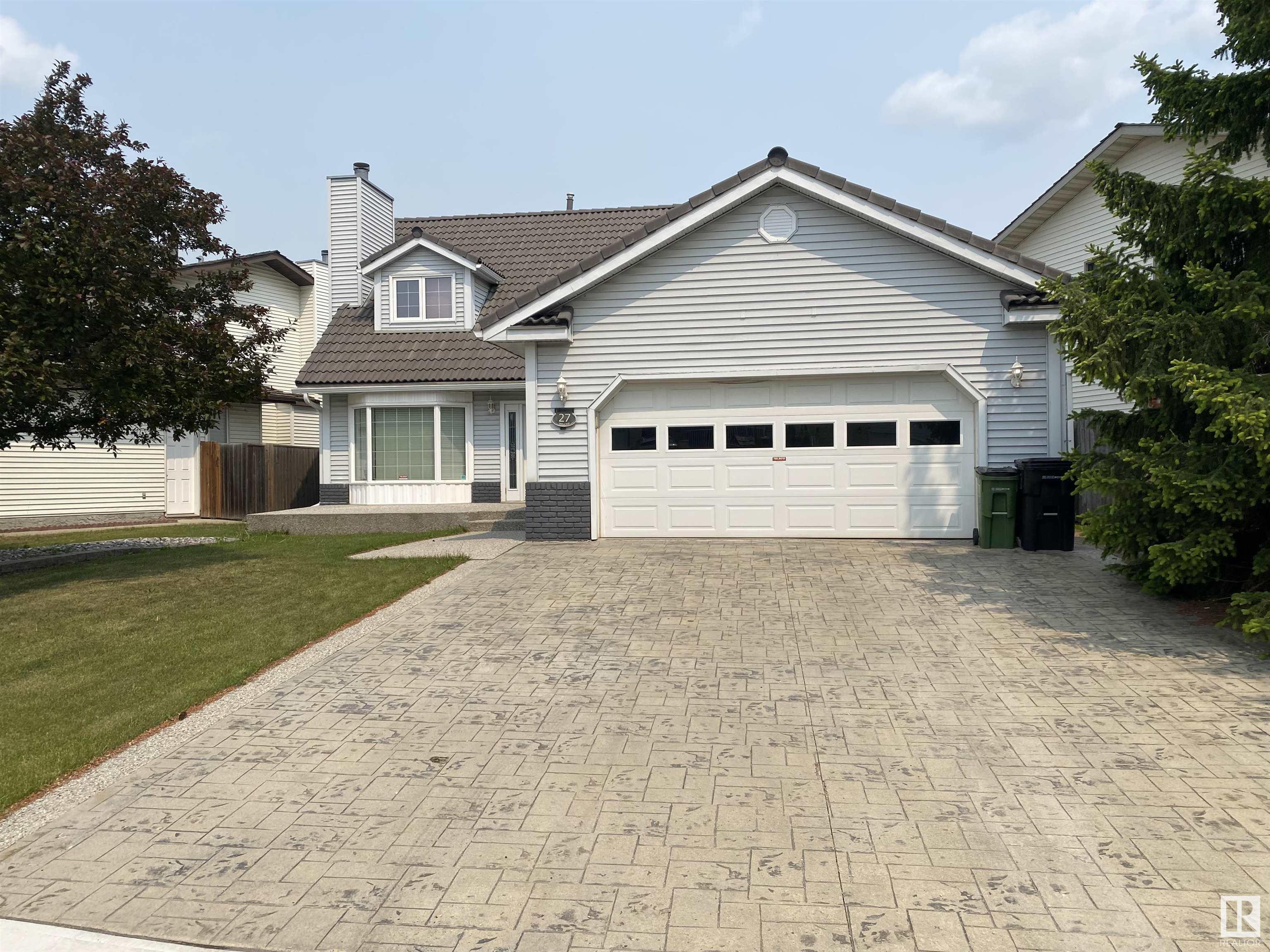 Property Photo: 27 Castle Keep Keep NW AB T5X 5K6