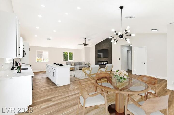 Property Photo: 811 Spyglass Lane NV 89107