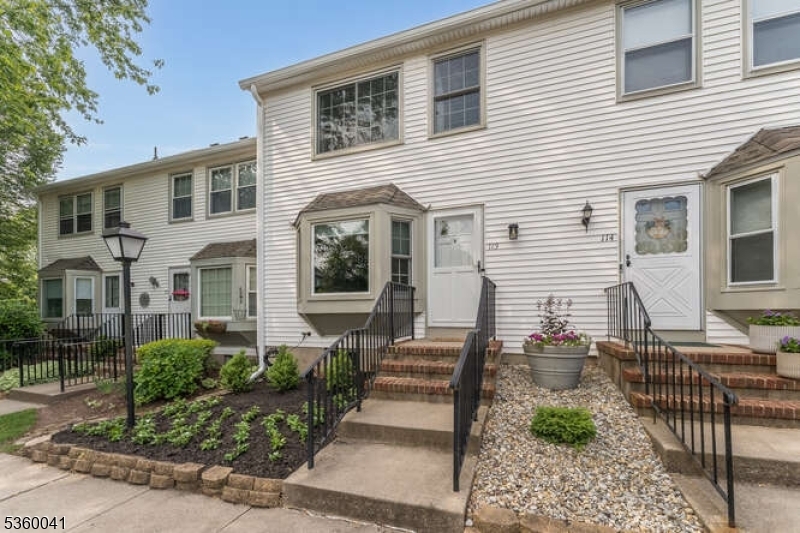 Property Photo: 113 Franklin Ct NJ 08822