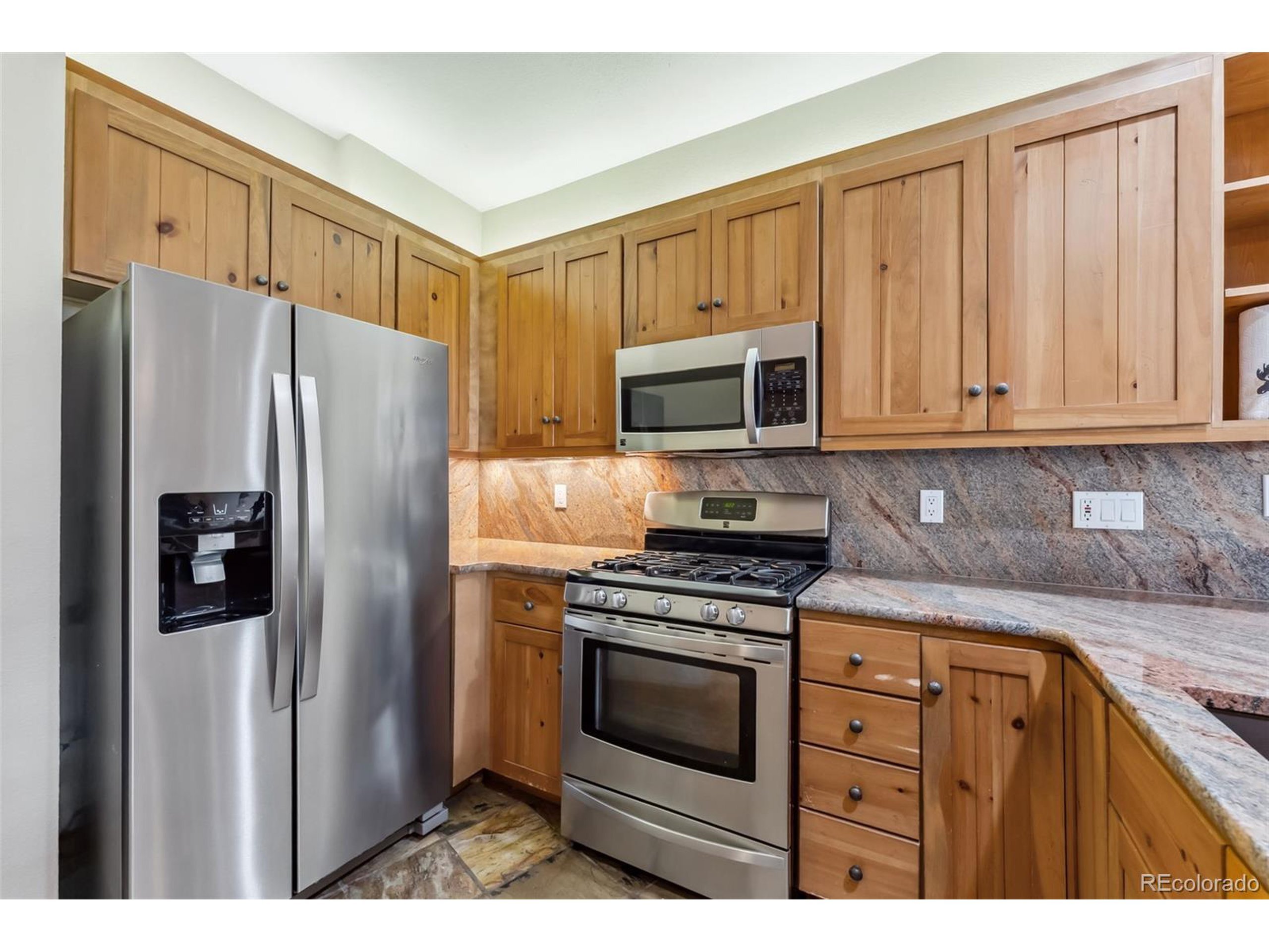 Property Photo:  