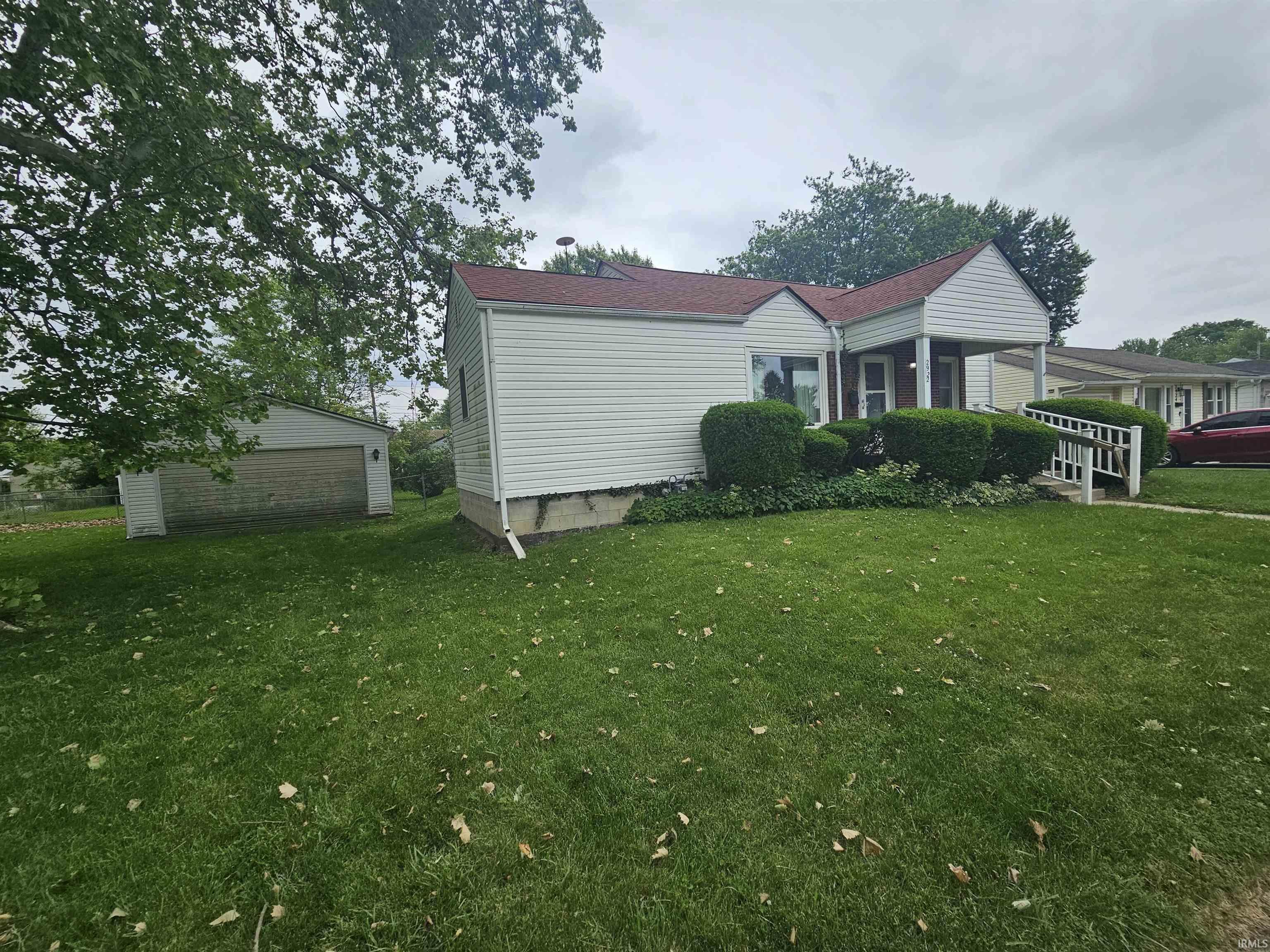 Property Photo:  2922 Sunnyside Avenue  IN 47362-2034 