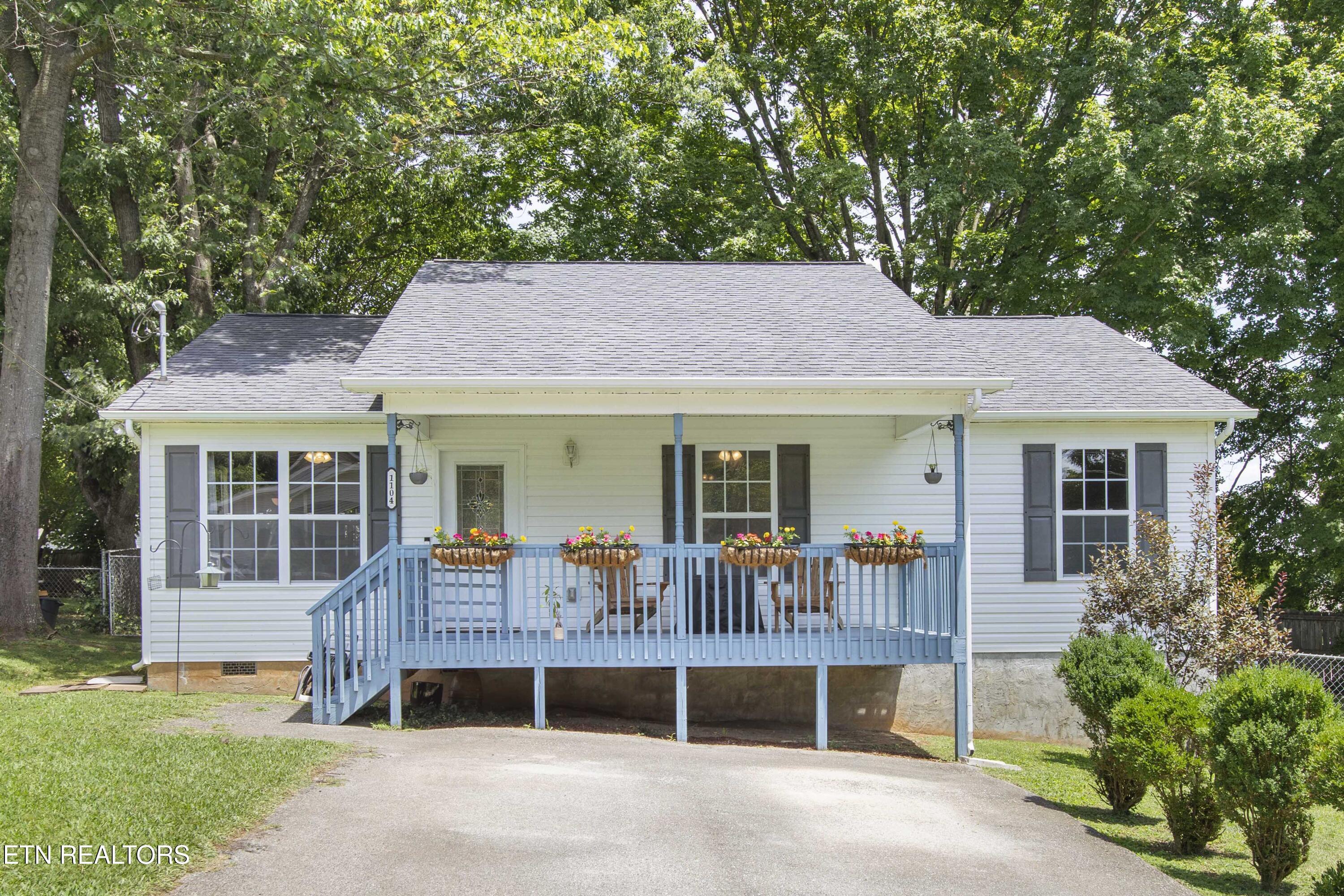 Property Photo: 1104 Payne Rd TN 37914