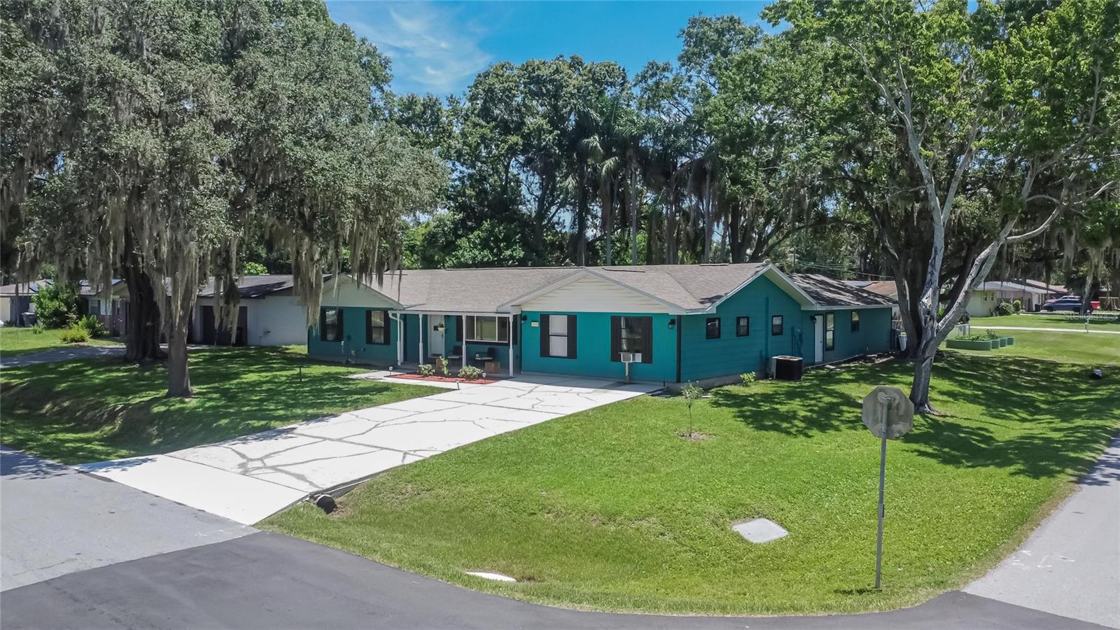 Property Photo: 5605 Driftwood Drive FL 33809