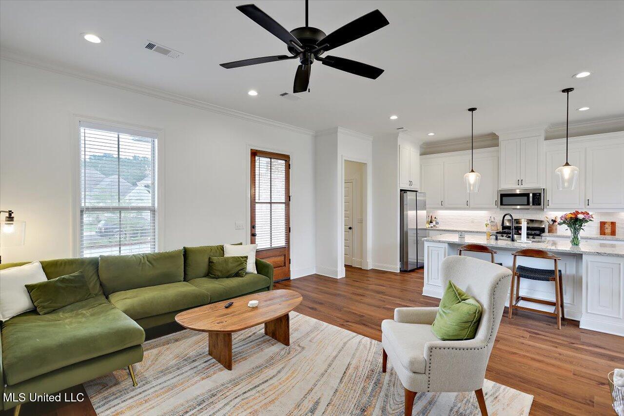 Property Photo:  313 Willow Way  MS 39046 