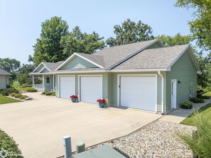 Property Photo:  206 Brickyard Court  IA 50475