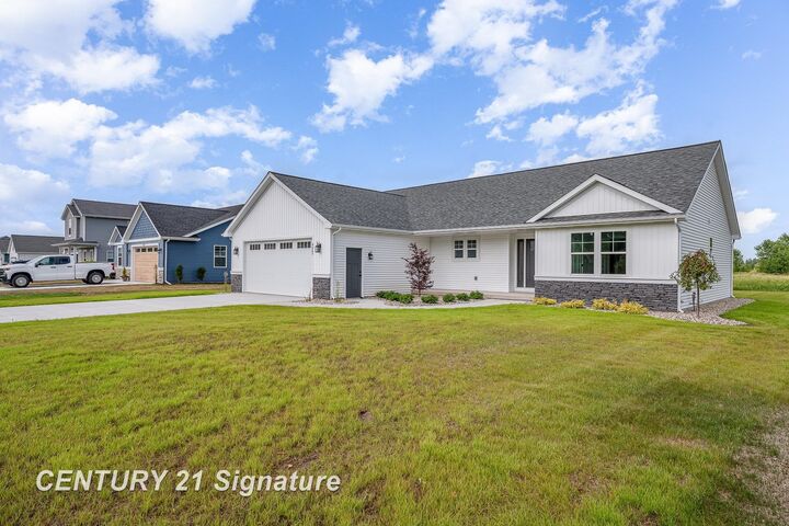 Property Photo:  4567 E Lakecress Drive  MI 48603 