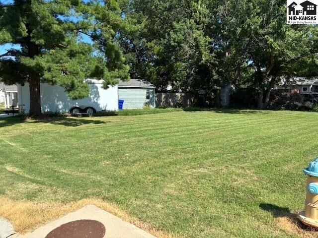 Property Photo: 417 E Anna St KS 67460