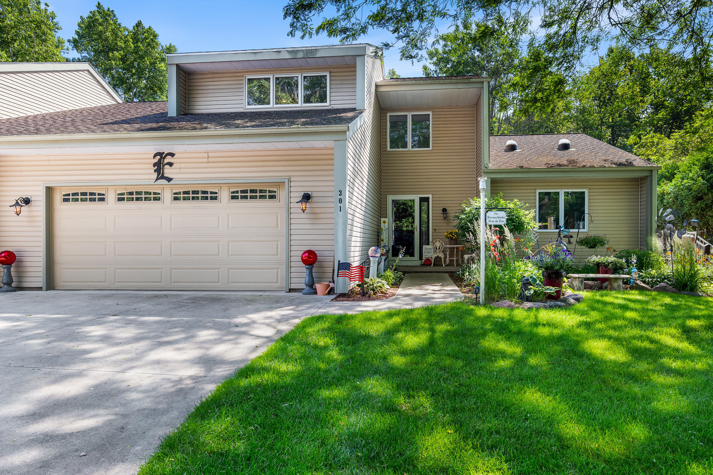 Property Photo:  800 Stoney Brook Dr 301  WI 54220 