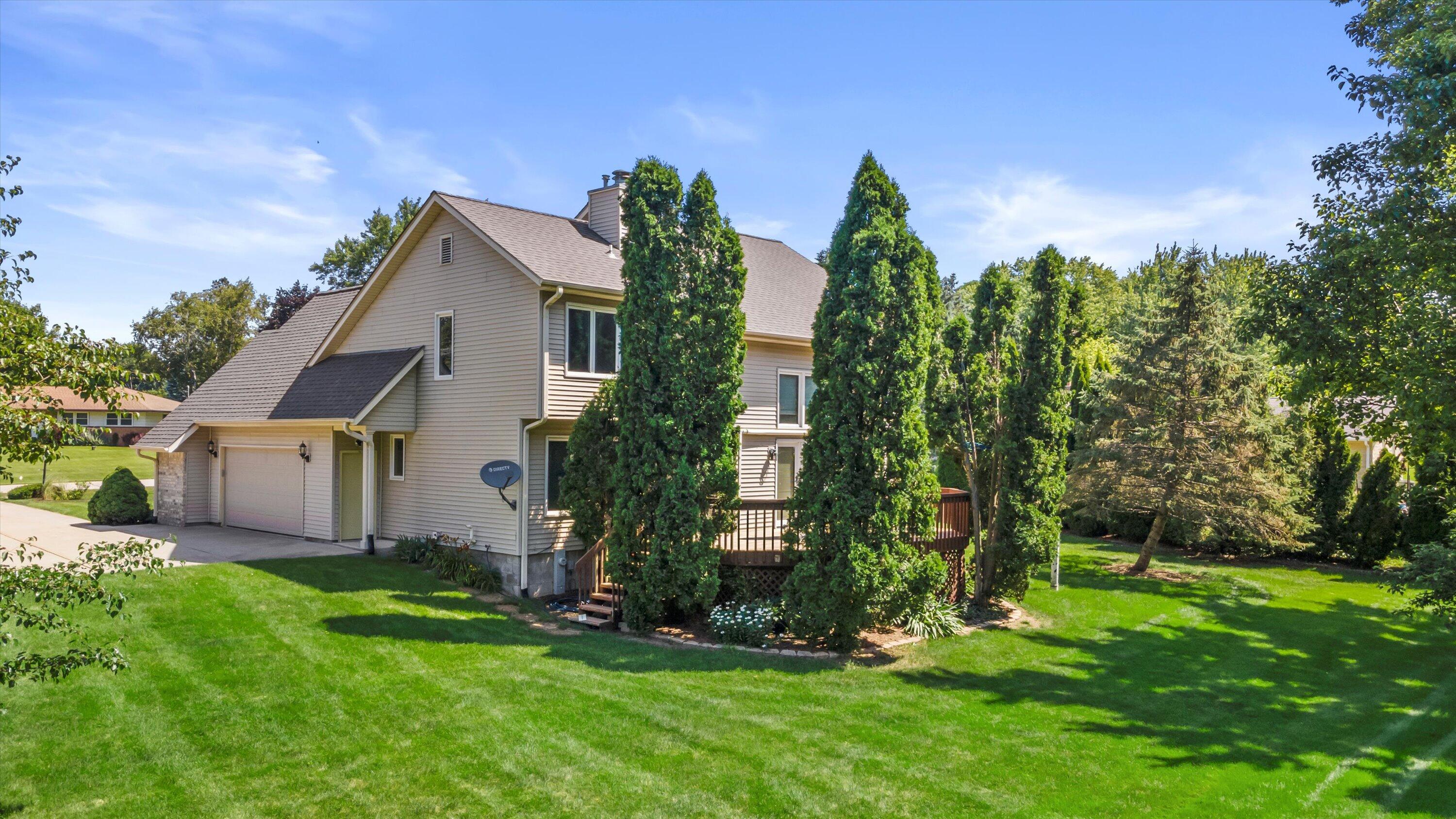 Property Photo: 18525 Brookridge Dr WI 53045