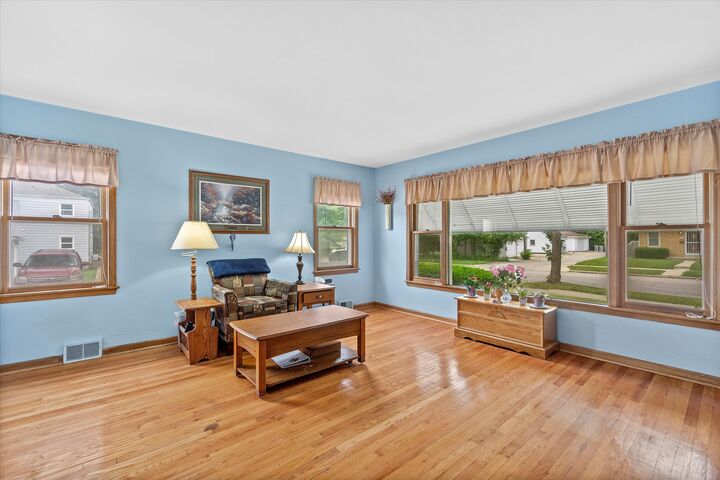 Property Photo:  3520 N 77th St  WI 53222 