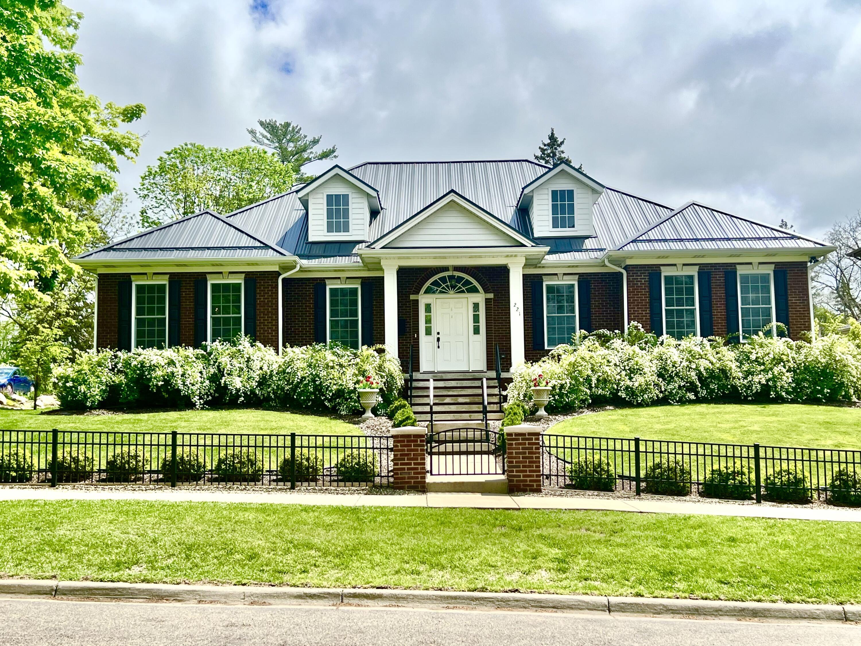 221 N Manning Street  Hillsdale MI 49242 photo
