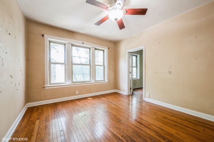 Property Photo: 2316 W Byron Street 2 IL 60618