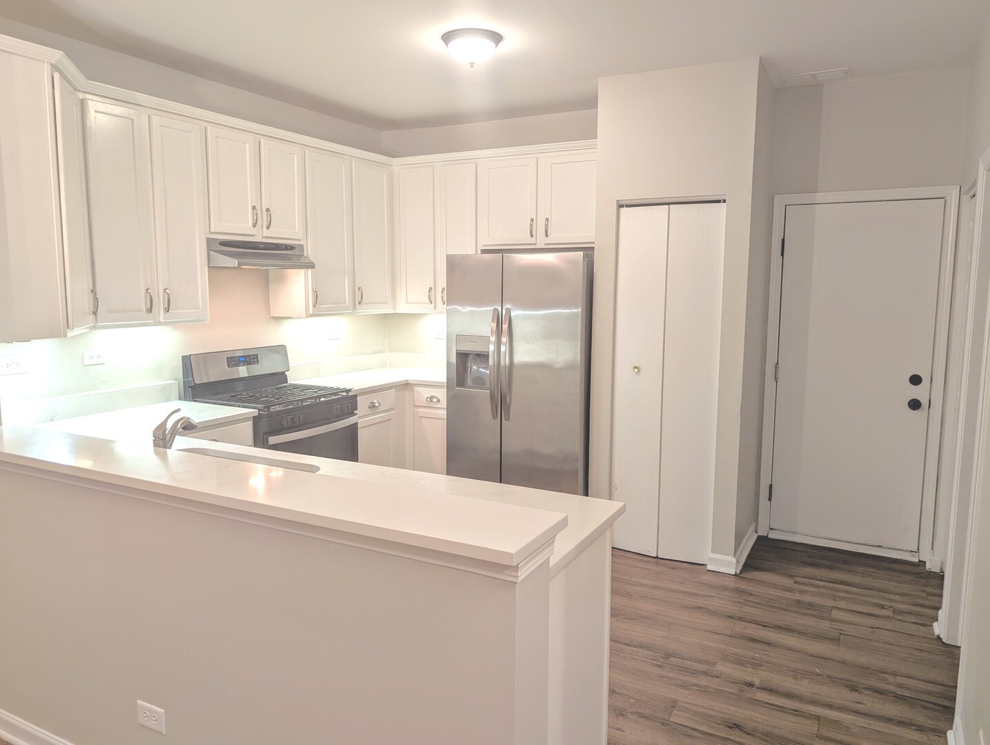 Property Photo: 261 Springbrook Trail IL 60543