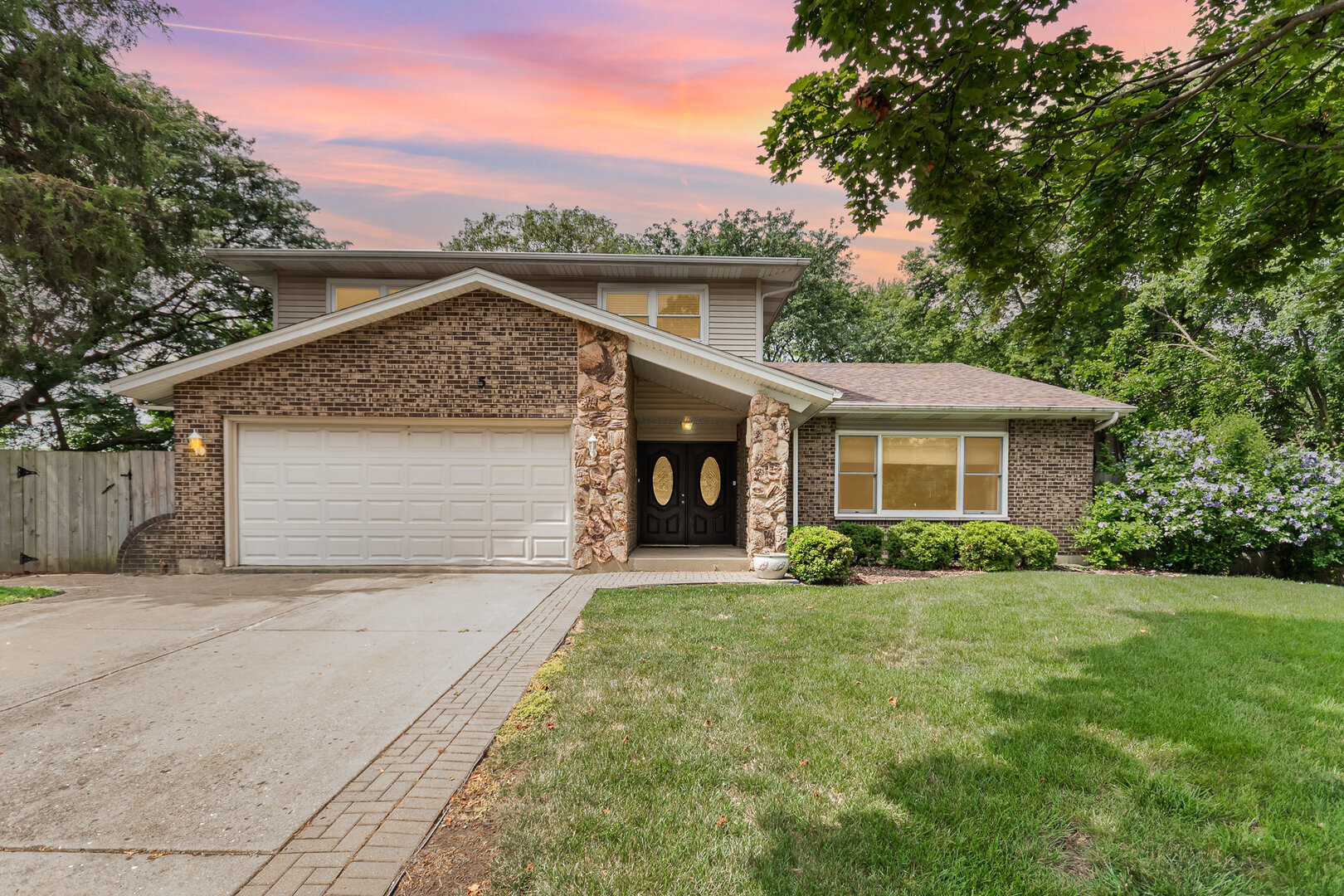 Property Photo:  5 Swan Circle  IL 60440 