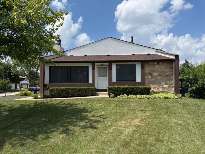12 Hawthorne Square  Indian Head Park IL 60525 photo