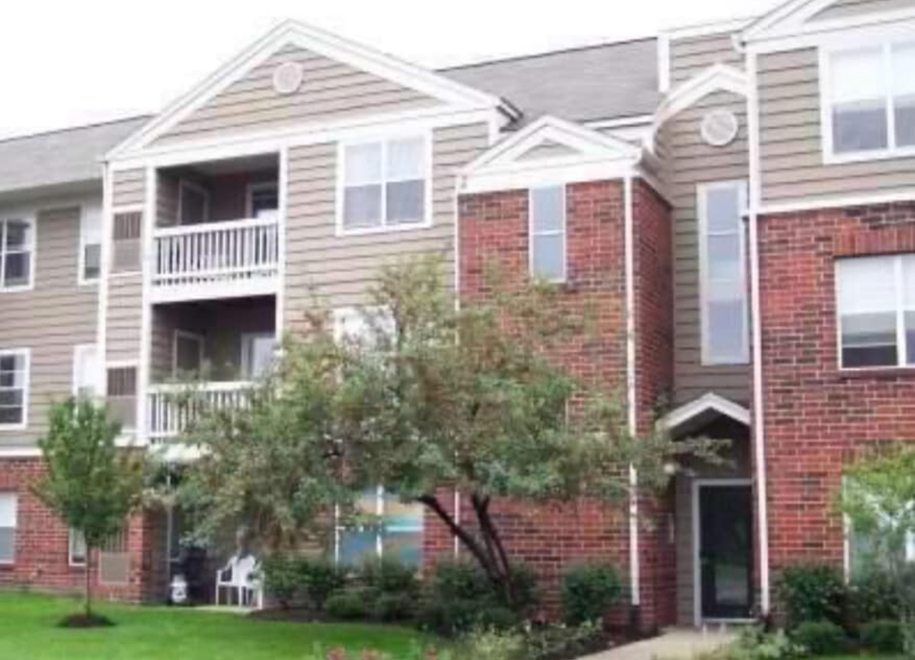 Property Photo:  125 Glengarry Drive 8-301  IL 60108 