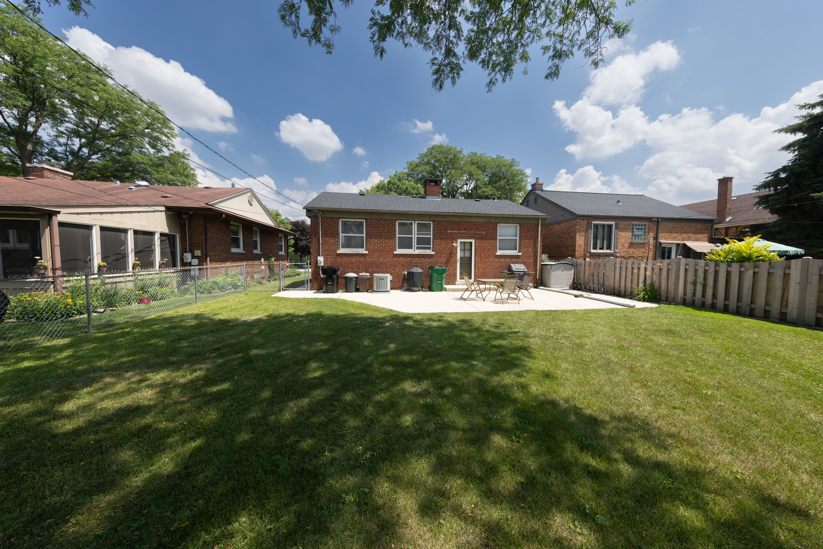 Property Photo: 1406 Portsmouth Avenue IL 60154