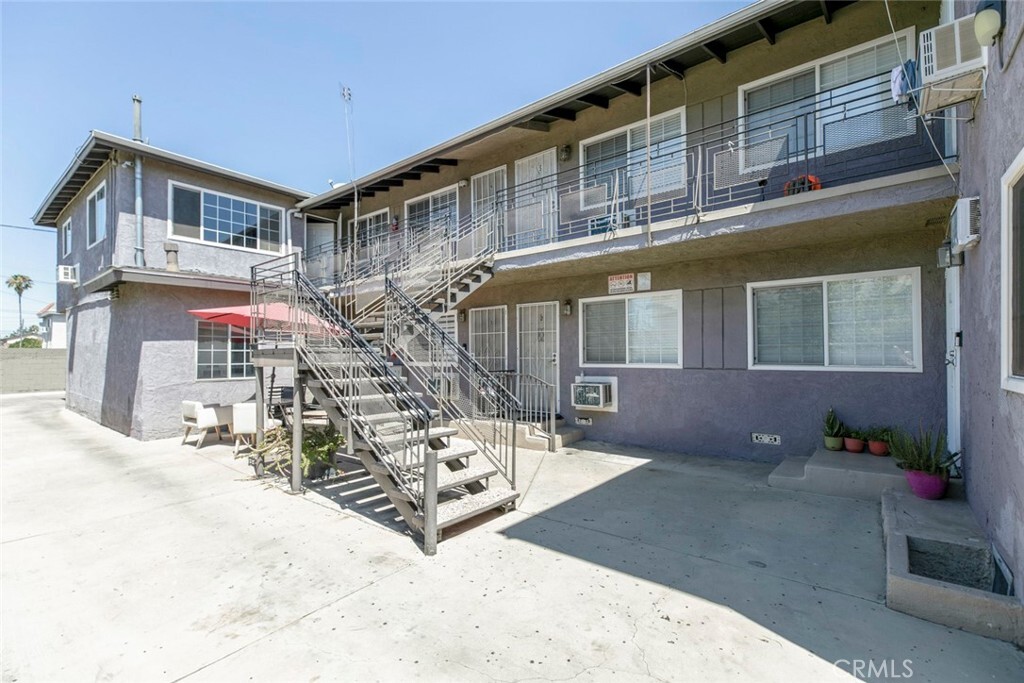 Property Photo:  6923 Ben Avenue  CA 91605 