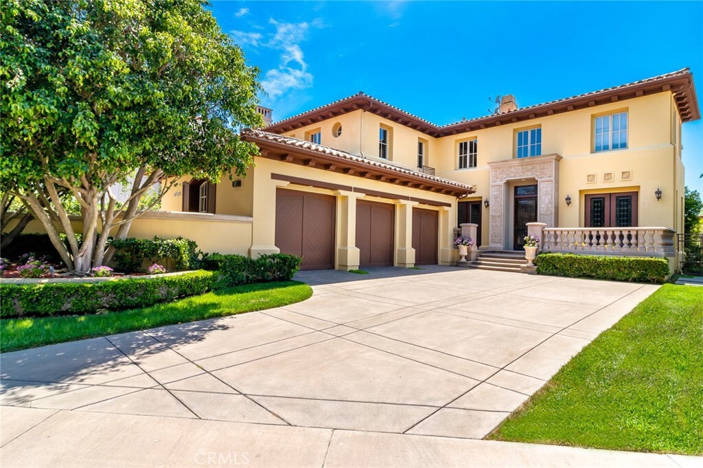 Property Photo:  17 Via Palladio  CA 92657 