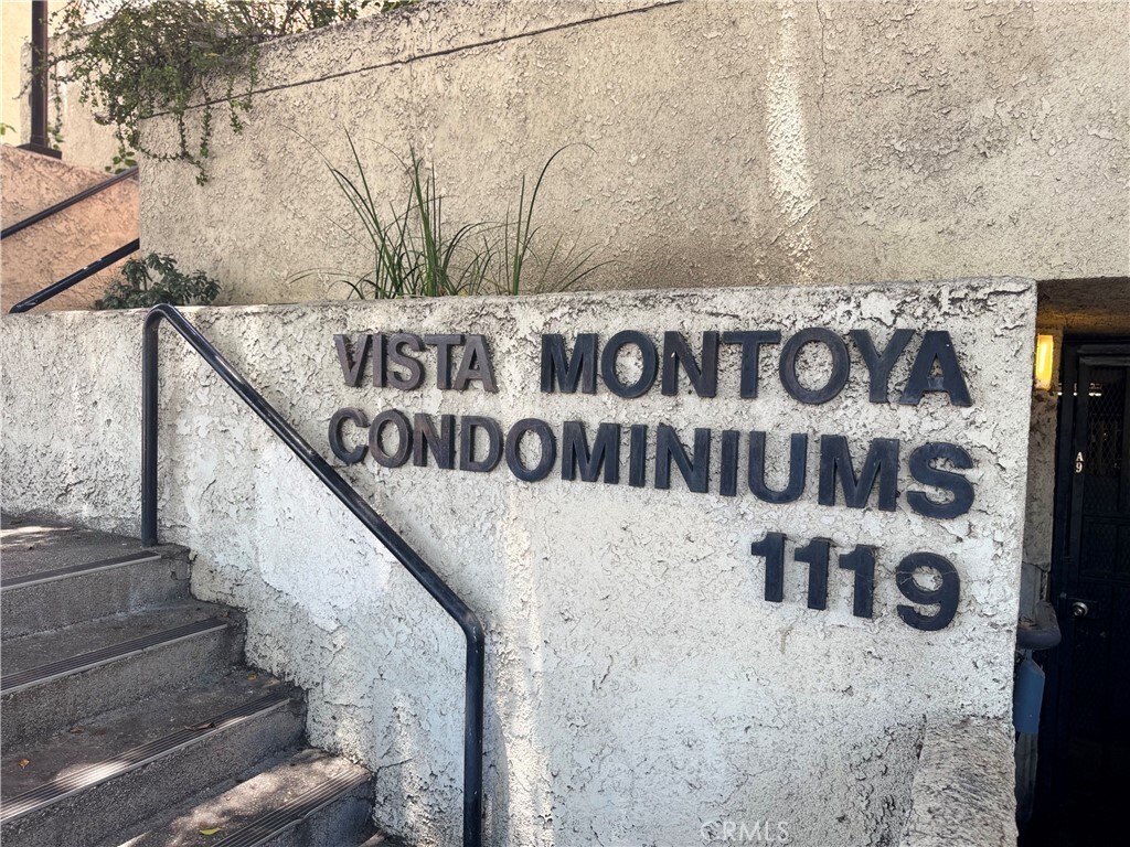 Property Photo: 1119 Albany Street 225 CA 90015