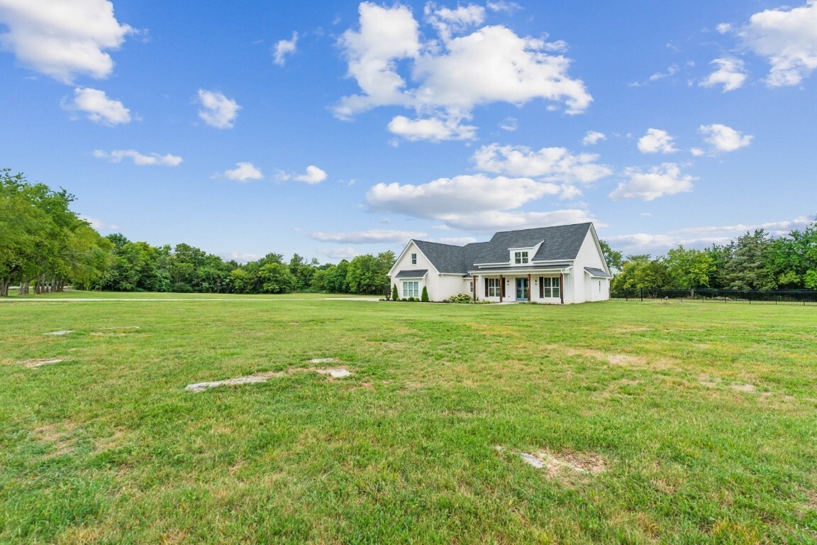 Property Photo: 7980 Hwy 269 TN 37037