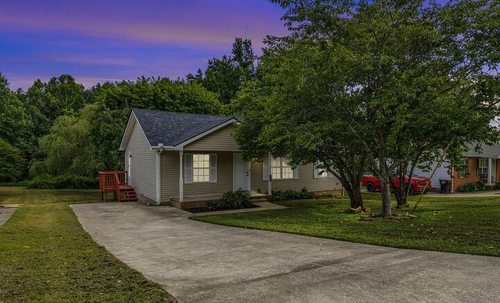 Property Photo:  354 Donna Dr  TN 37042 