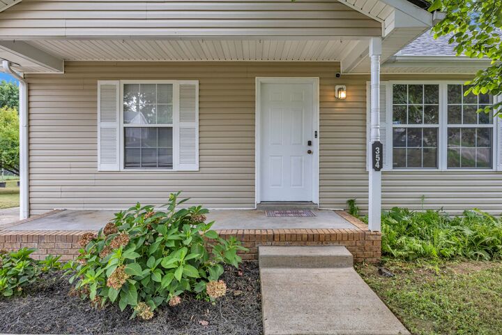 Property Photo: 354 Donna Dr TN 37042