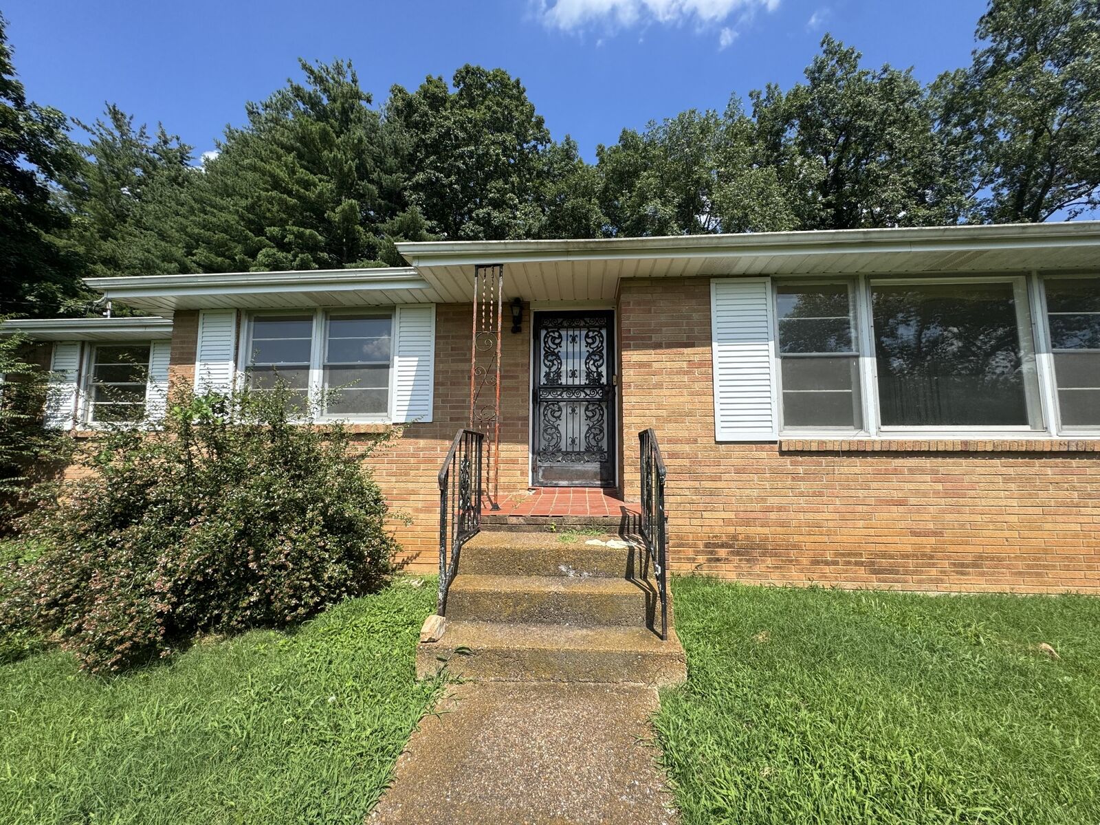 Property Photo:  529 S Pawnee Dr  TN 37172 