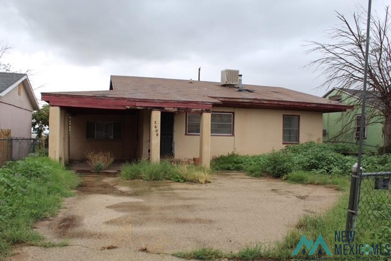 Property Photo: 2606 Davis Street NM 88220