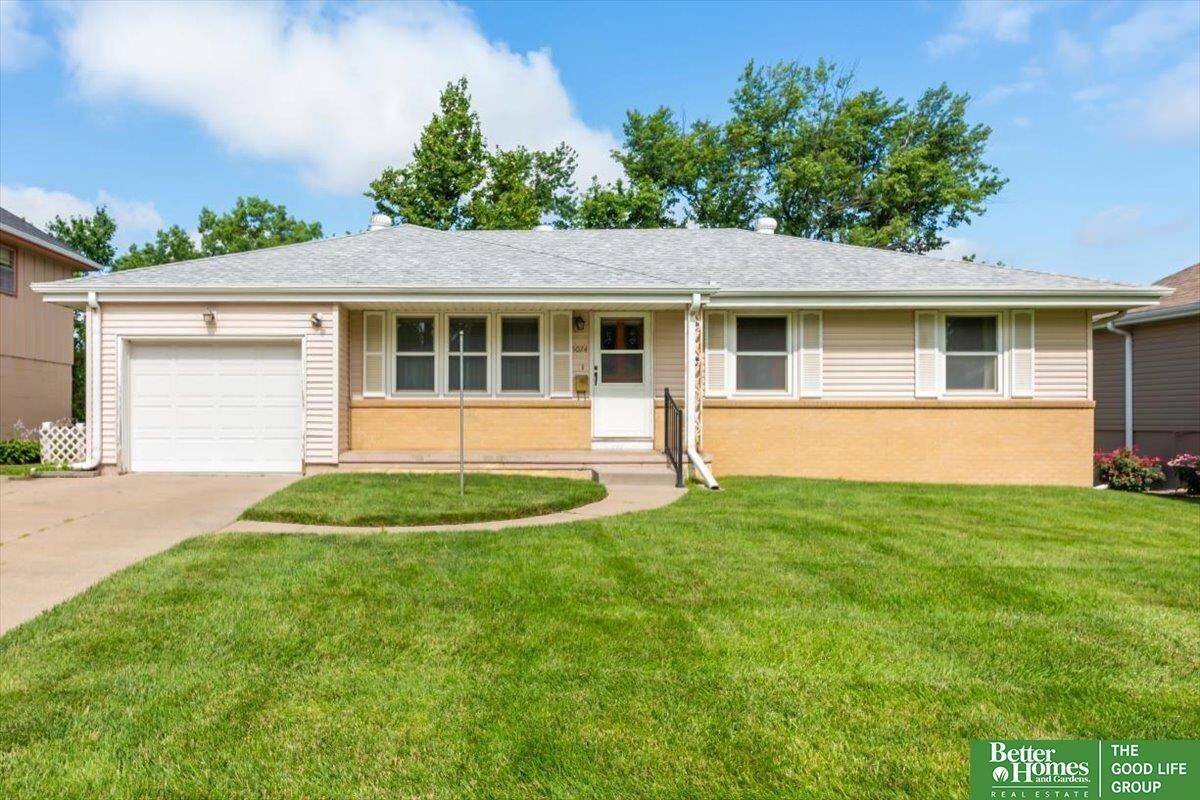 Property Photo: 5024 S 92nd Street NE 68127