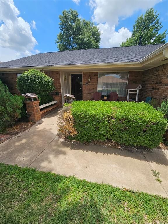 Property Photo:  7033 S Harvey Avenue  OK 73139 