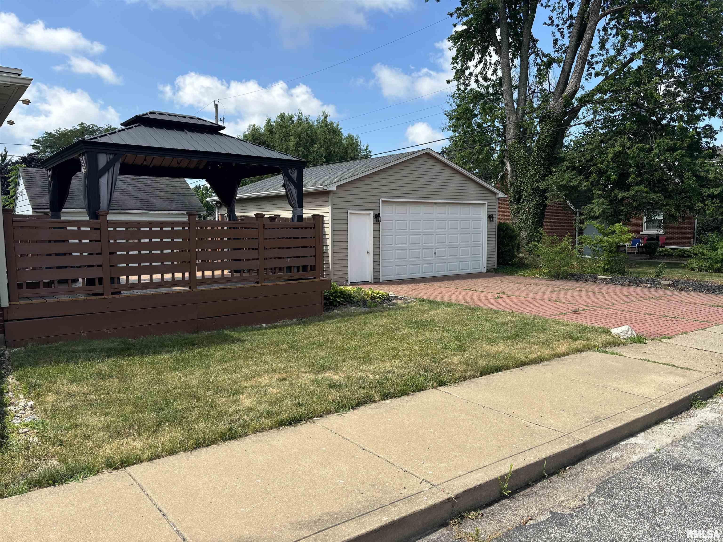 Property Photo: 3127 N Emery Avenue IL 61604