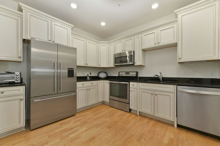 Property Photo:  57 Augustus Ct 1013  MA 01867 