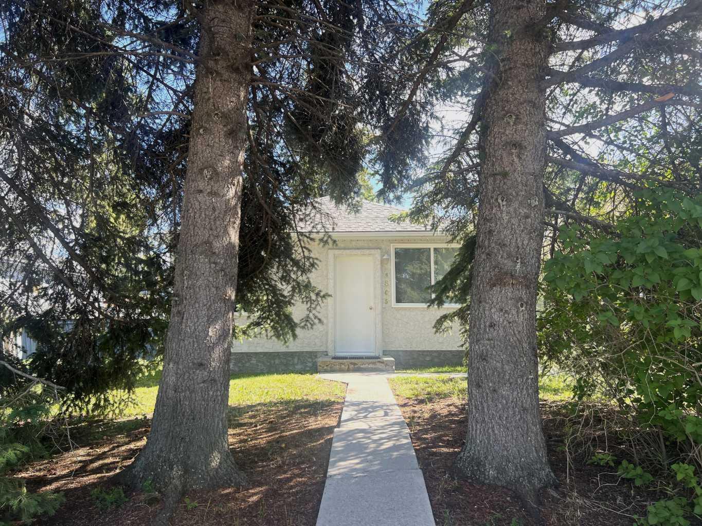 Property Photo:  4805 17 Avenue  AB T7E 1G5 