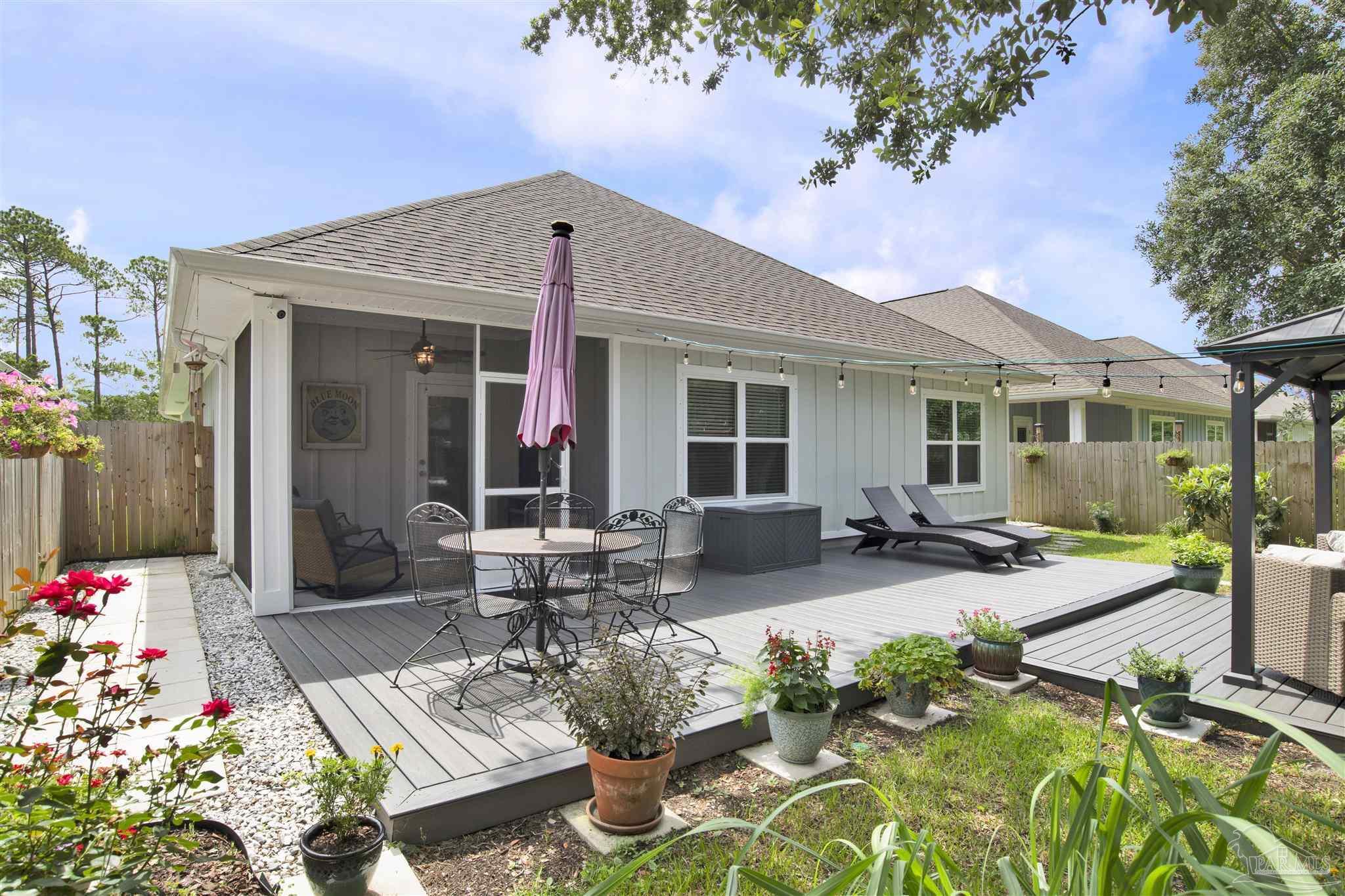 Property Photo: 1889 Noleka Ct FL 32566
