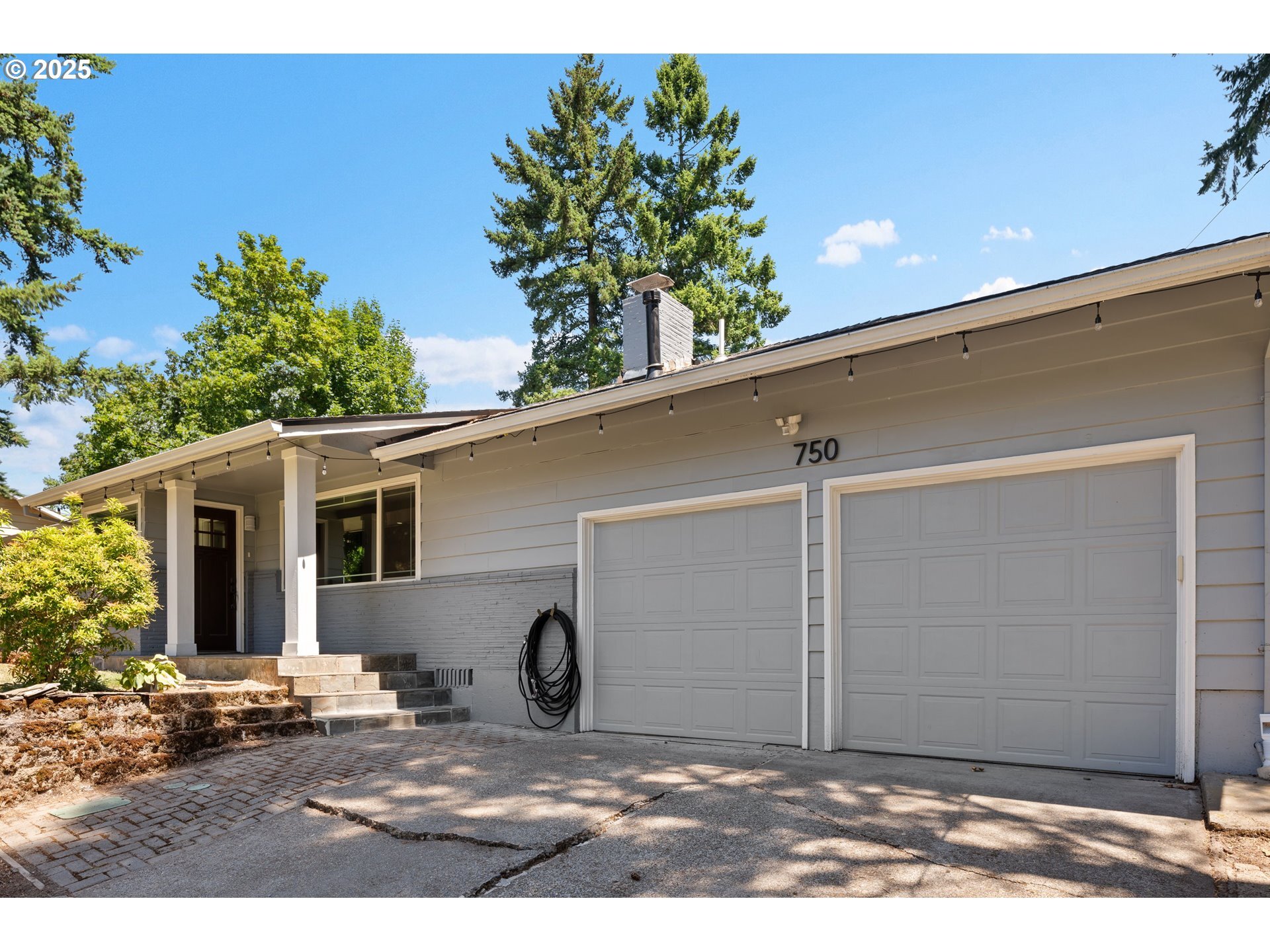 Property Photo:  750 NW 110th Ave  OR 97229 