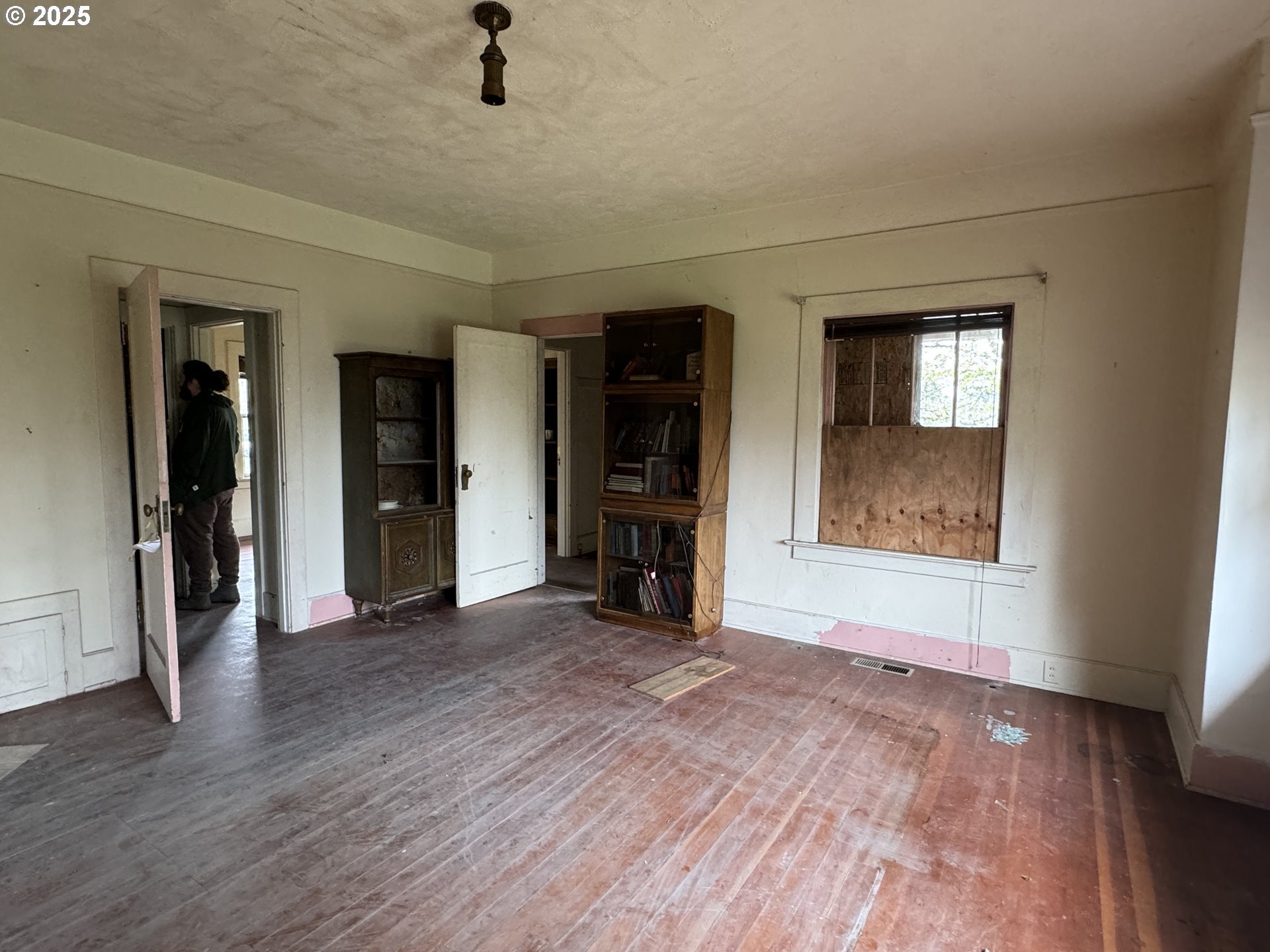 Property Photo: 240 SE Davis St OR 97128