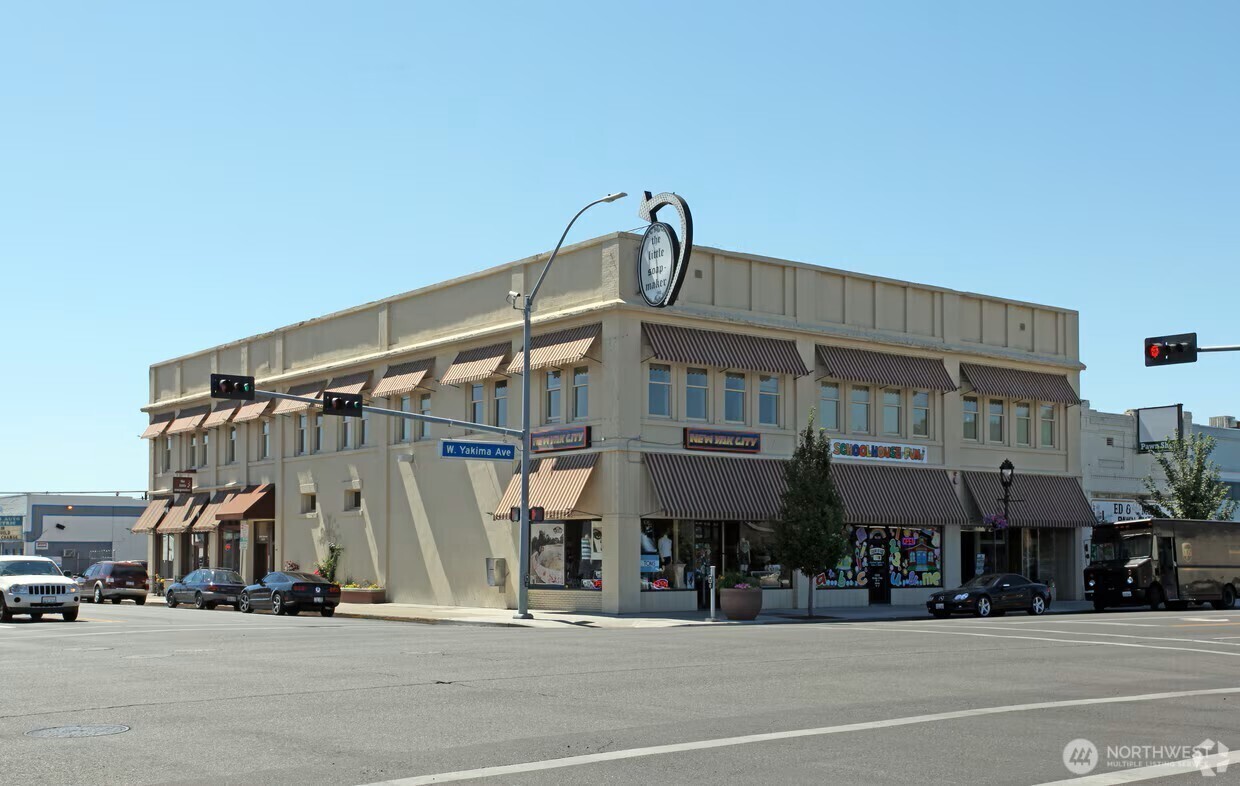 Property Photo:  302 W Yakima Avenue 107  WA 98902 