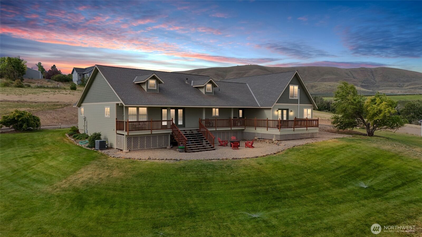 Property Photo:  201  Vanderbilt Road  WA 98926