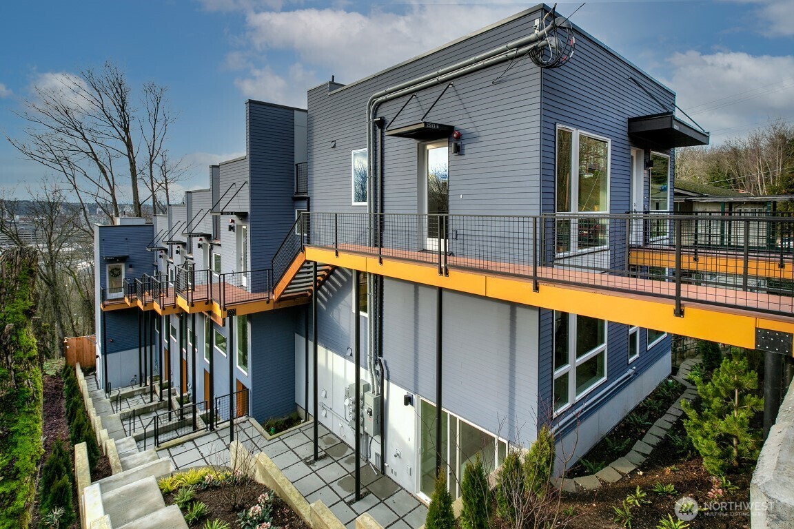 Property Photo:  2513  13th Avenue S B  WA 98144 