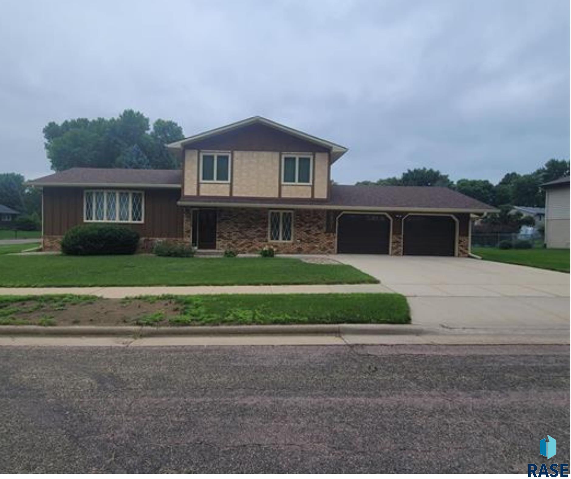 5801 W Westminster Dr  Sioux Falls SD 57106-0664 photo