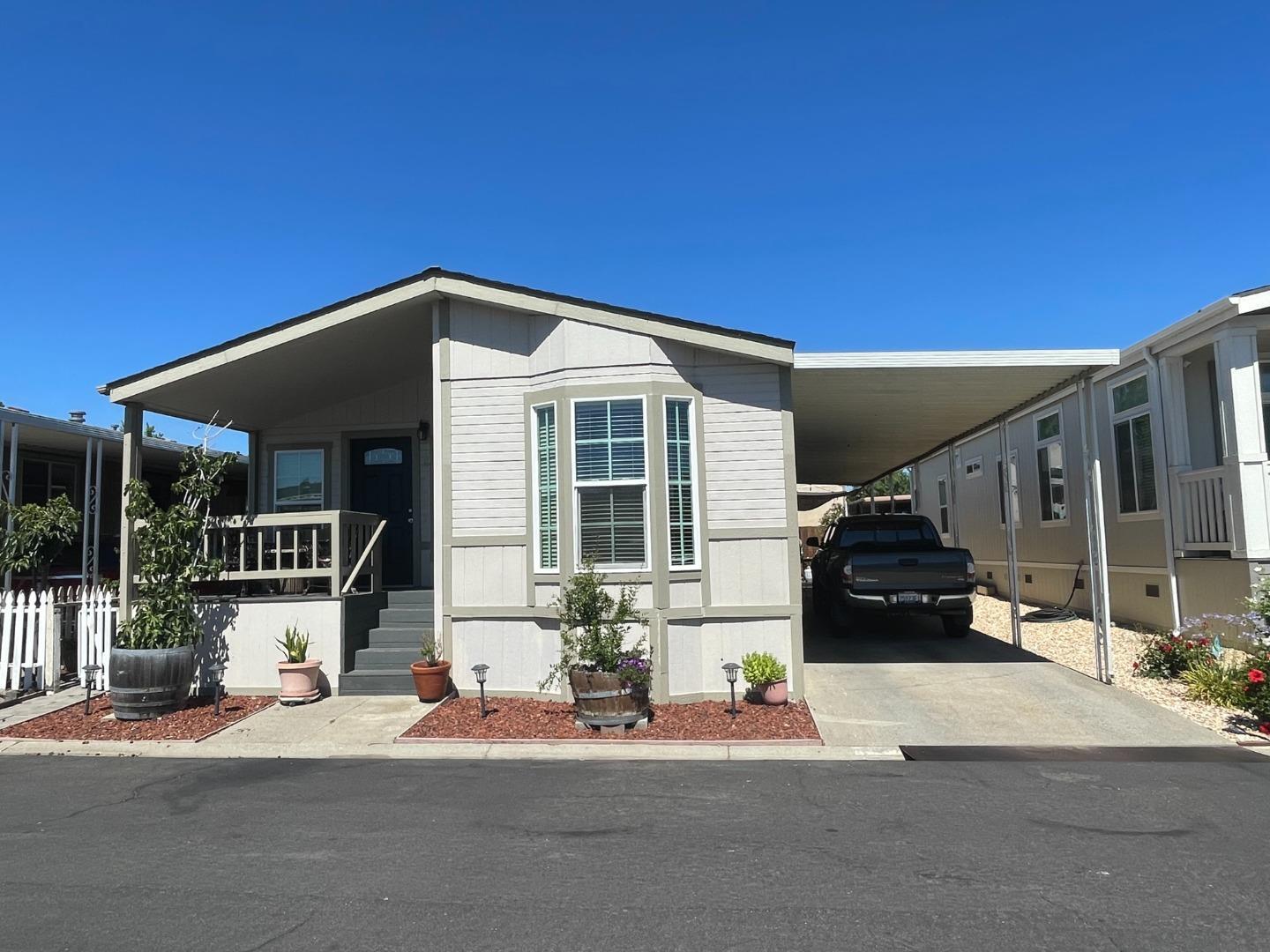 Property Photo: 500 West 10th Street 61 CA 95020